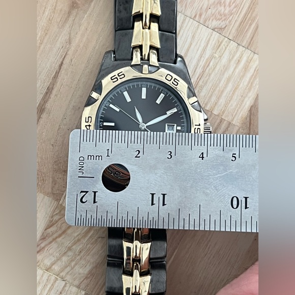 Two Tone Men’s Watch Gold and Black Bracelet Black Dial Date Window - Picture 10 of 11